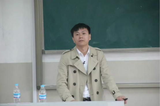 韋志中